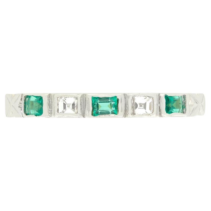 Edwardian 0.30ct Emerald and Diamond Half Eternity Ring, c.1910s in vendita
