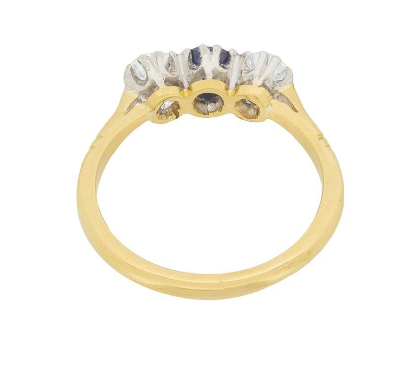 Dreisteiniger Edwardianischer Ring mit 0,30 Karat Saphir und Diamant, ca. 1910er Jahre im Zustand „Gut“ im Angebot in London, GB