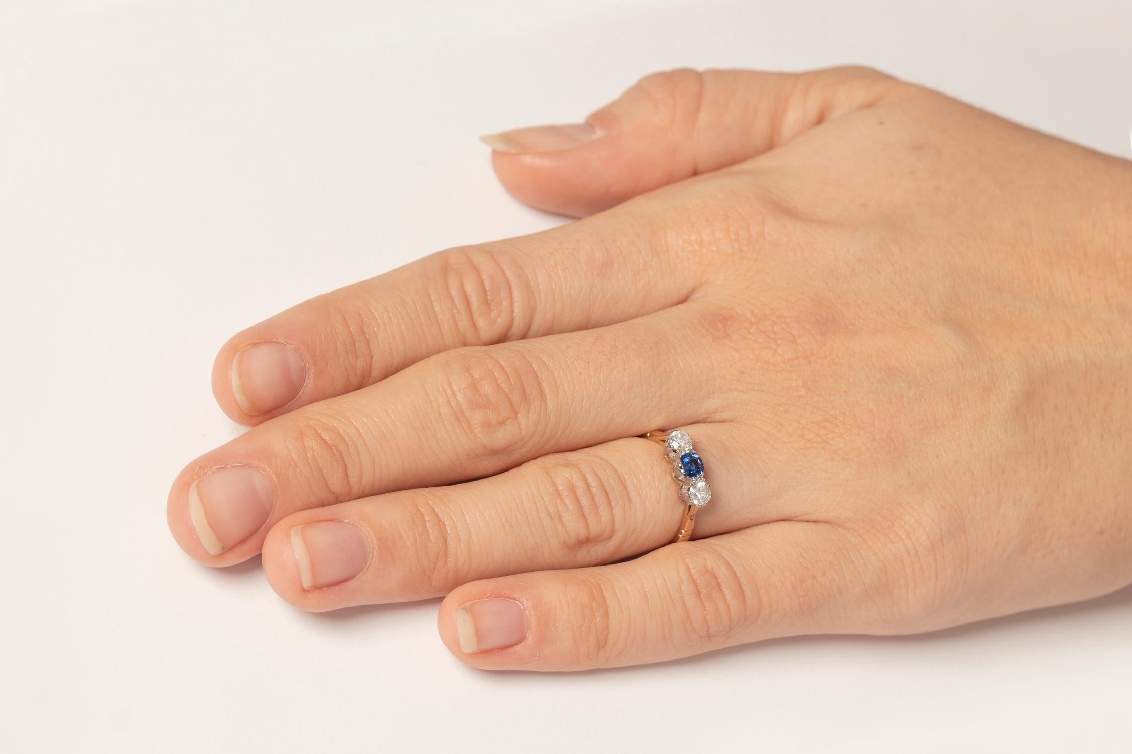 Edwardian 0.30 Carat Sapphire and Diamond Three-Stone Ring, circa 1910s For Sale 1