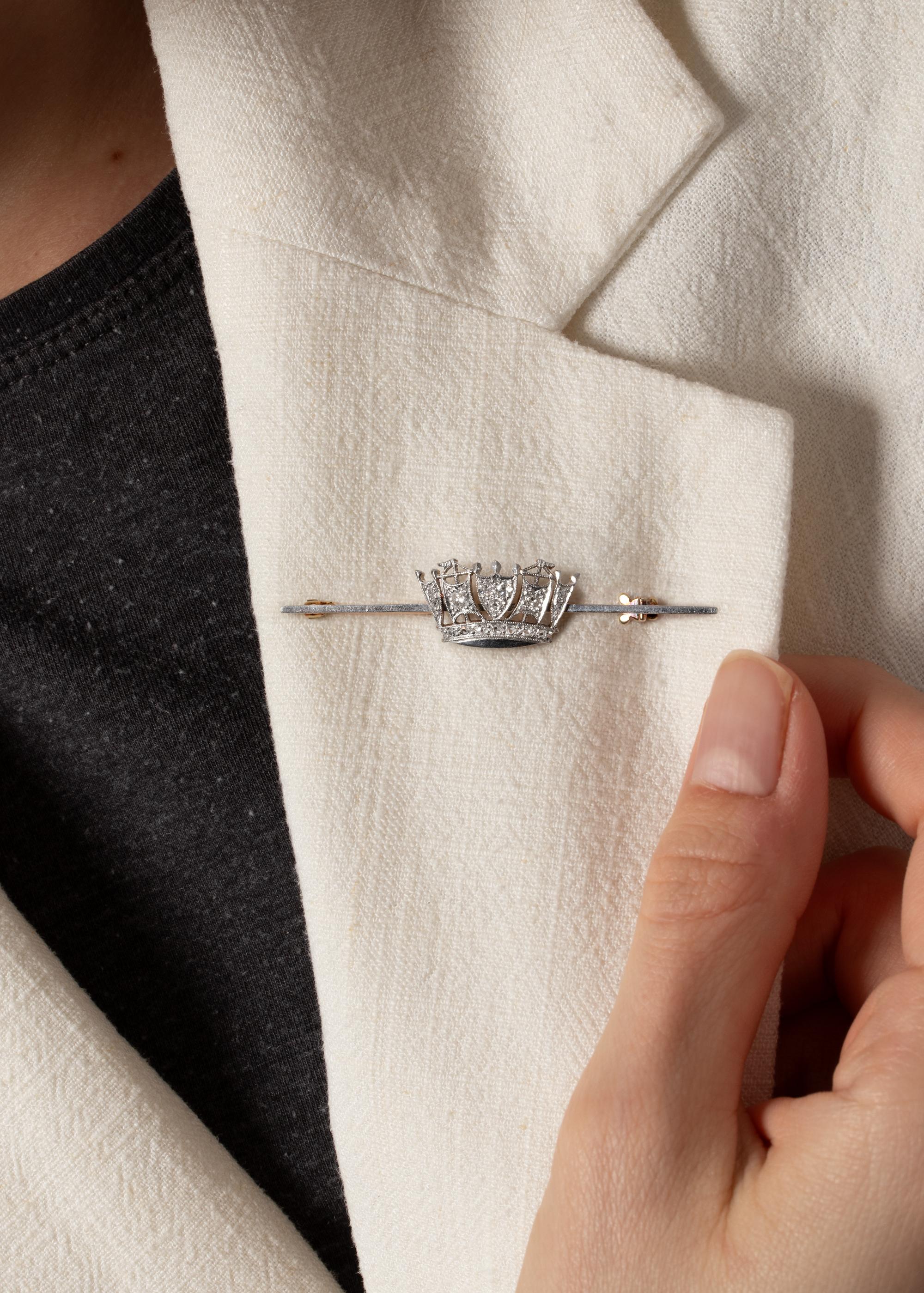 Edwardian 0.36ct Diamond Crown Brooch, c.1910s In Good Condition For Sale In London, GB
