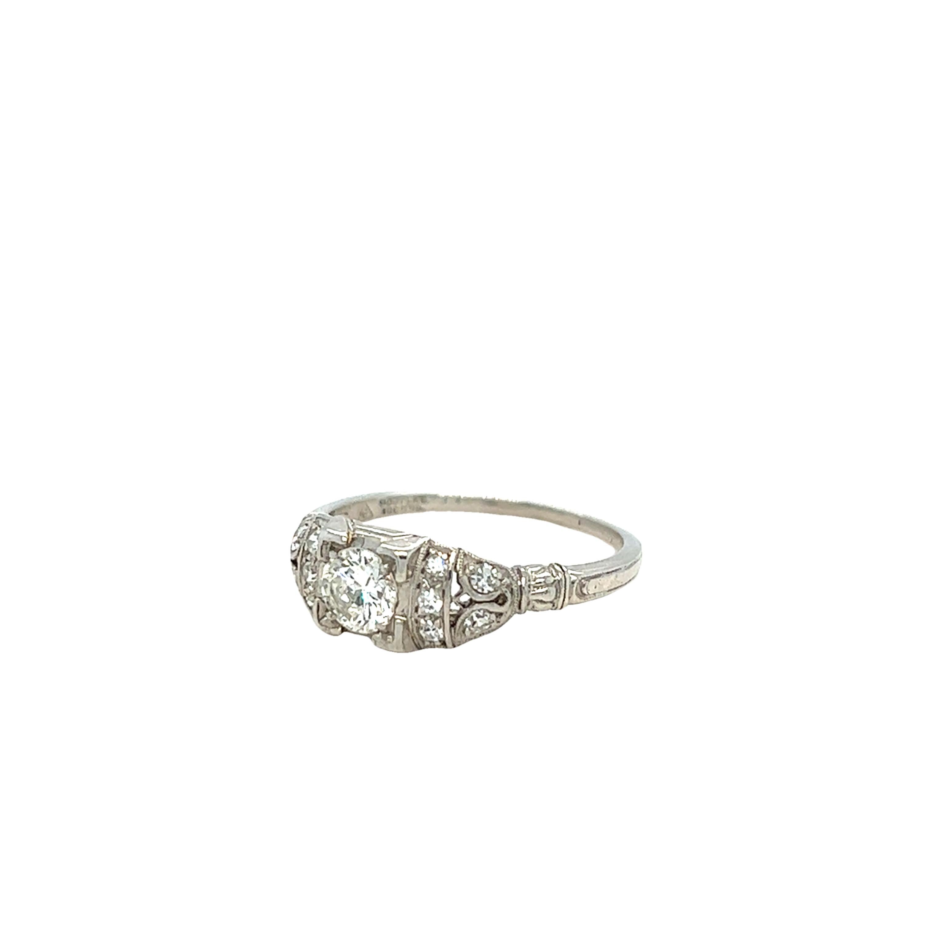 Edwardian 0.40 Carat Diamond Engagement Platinum Ring For Sale 1