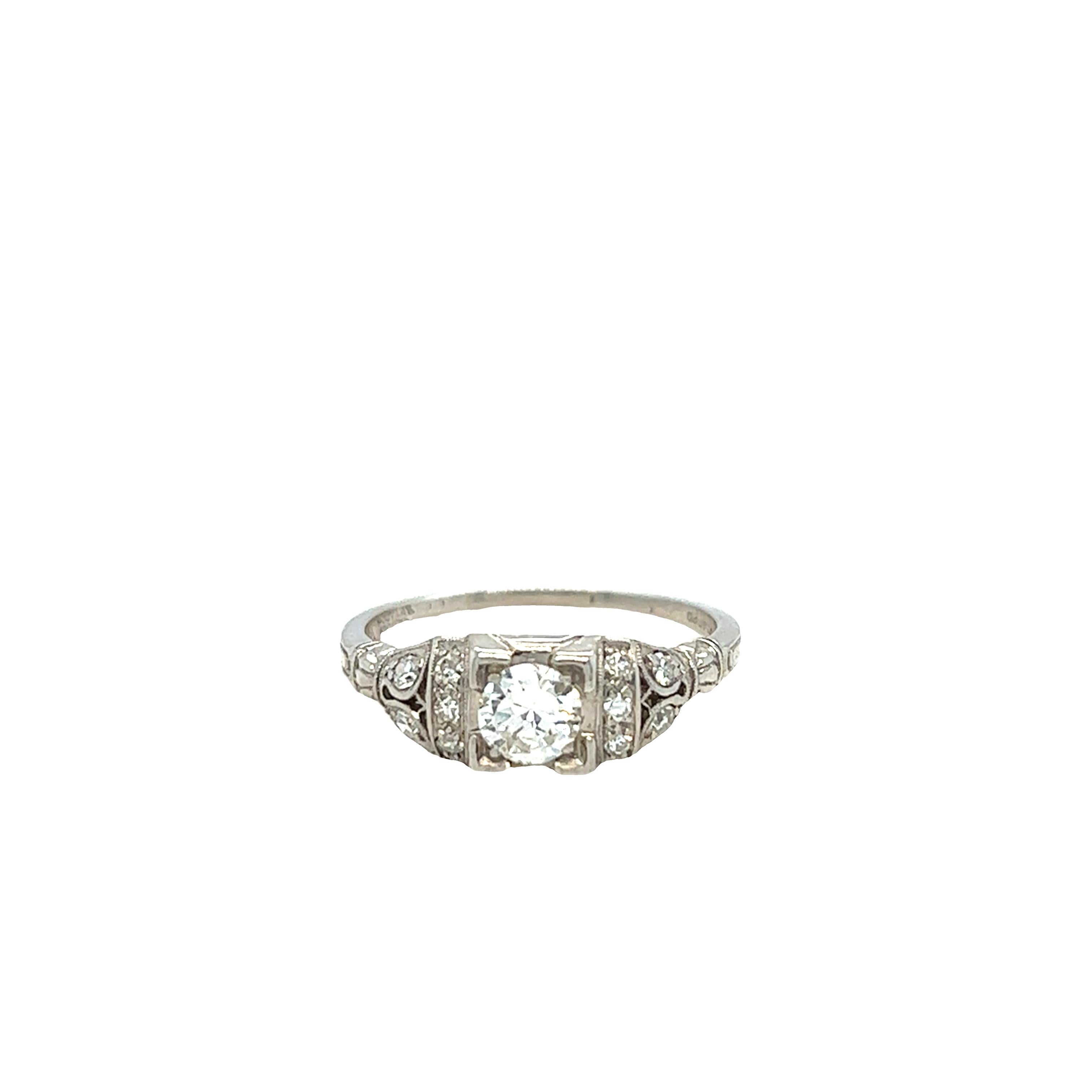 Edwardian 0.40 Carat Diamond Engagement Platinum Ring For Sale 2