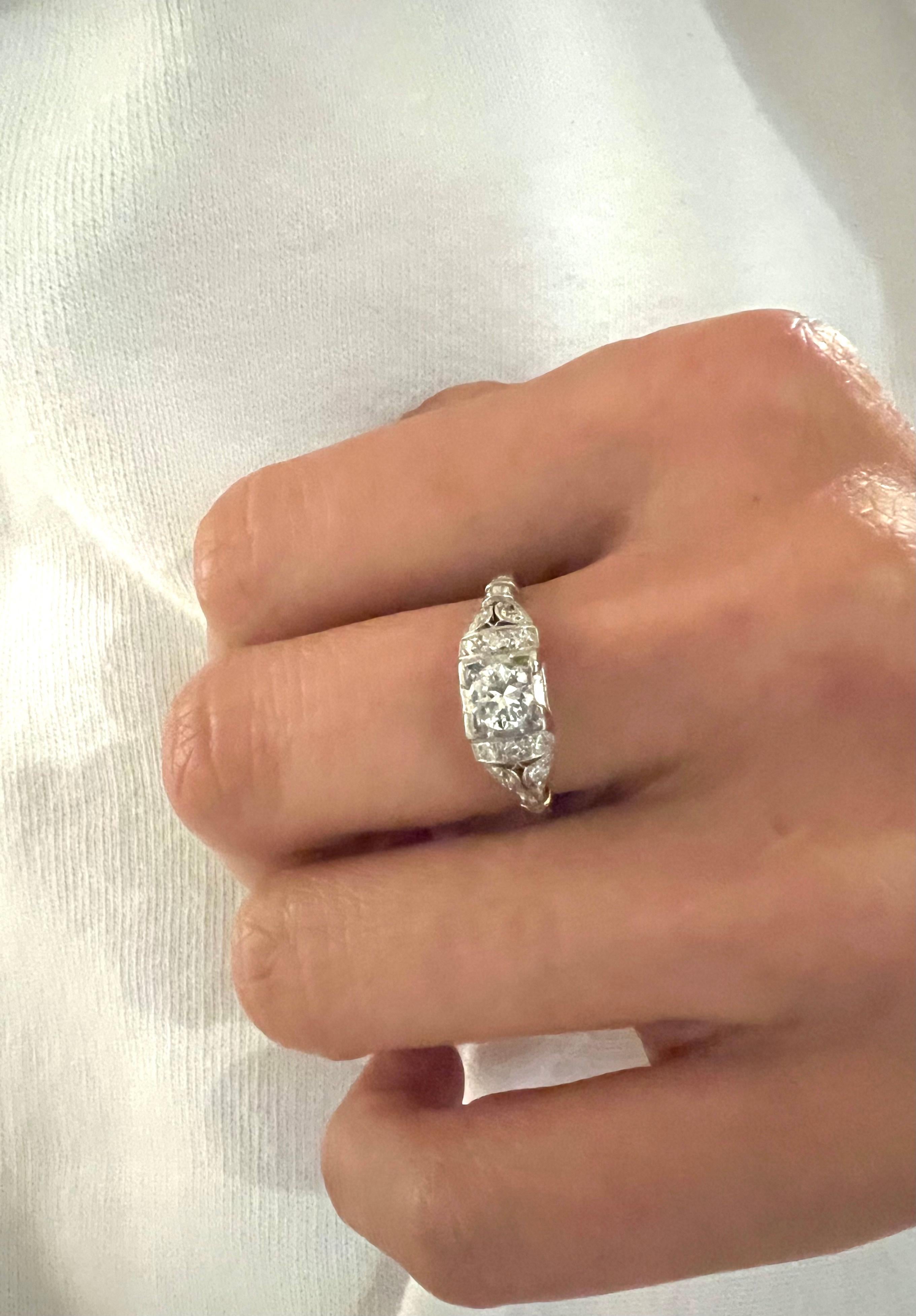 Edwardian 0.40 Carat Diamond Engagement Platinum Ring For Sale 3