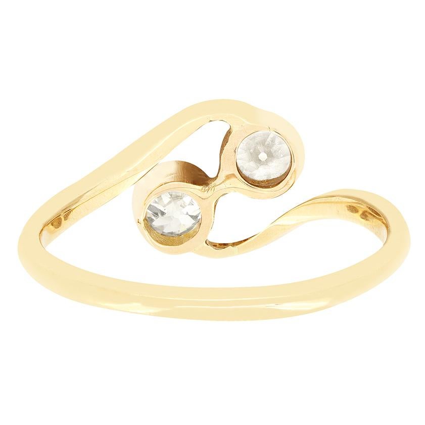 Taglio antico europeo Anello a due pietre con diamante da 0,40 carati di Edwardi, 1910 ca. in vendita