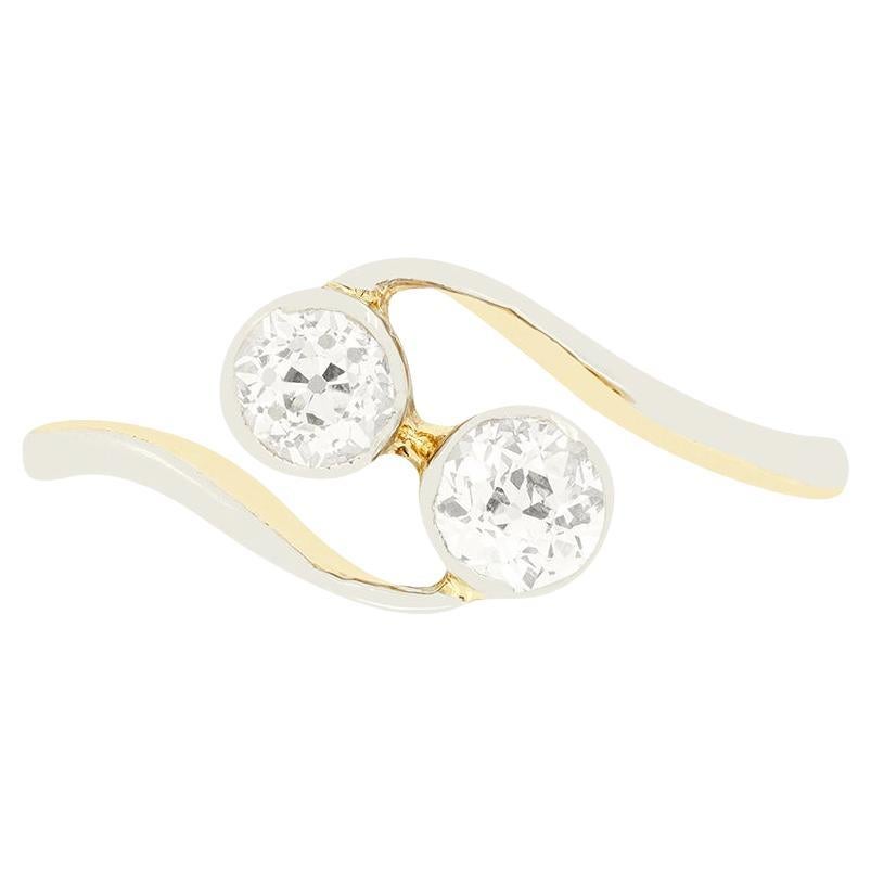 Bague torsadée à deux pierres et diamant de style édouardien de 0,40ct, c.1910s.