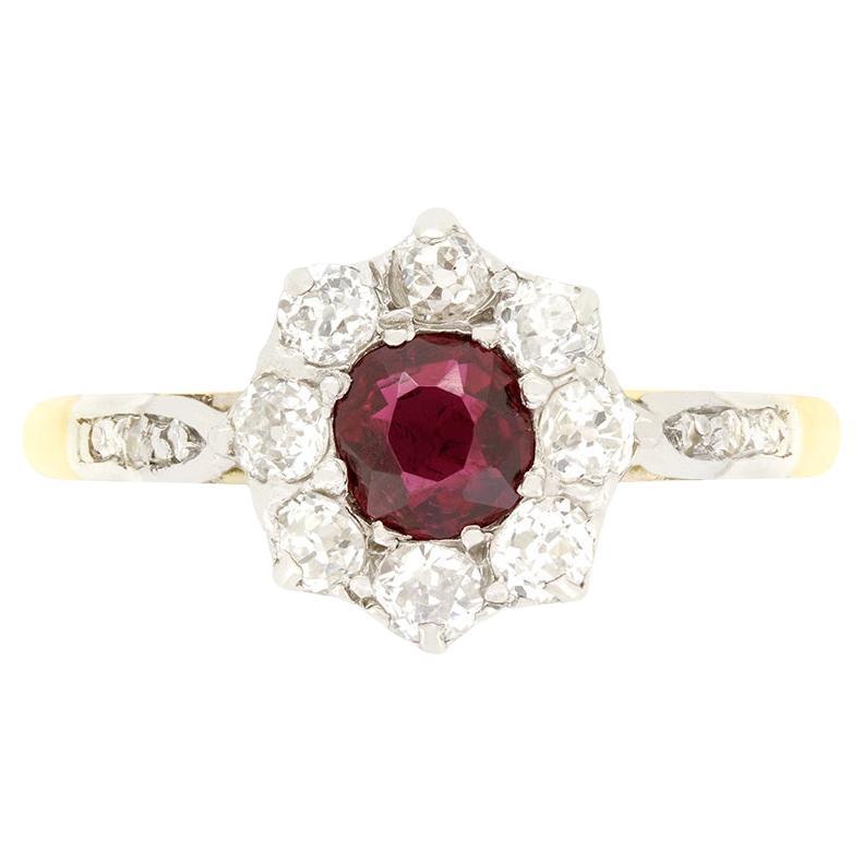 Anillo eduardiano con racimo de rubíes y diamantes de 0,40 ct, c.1910