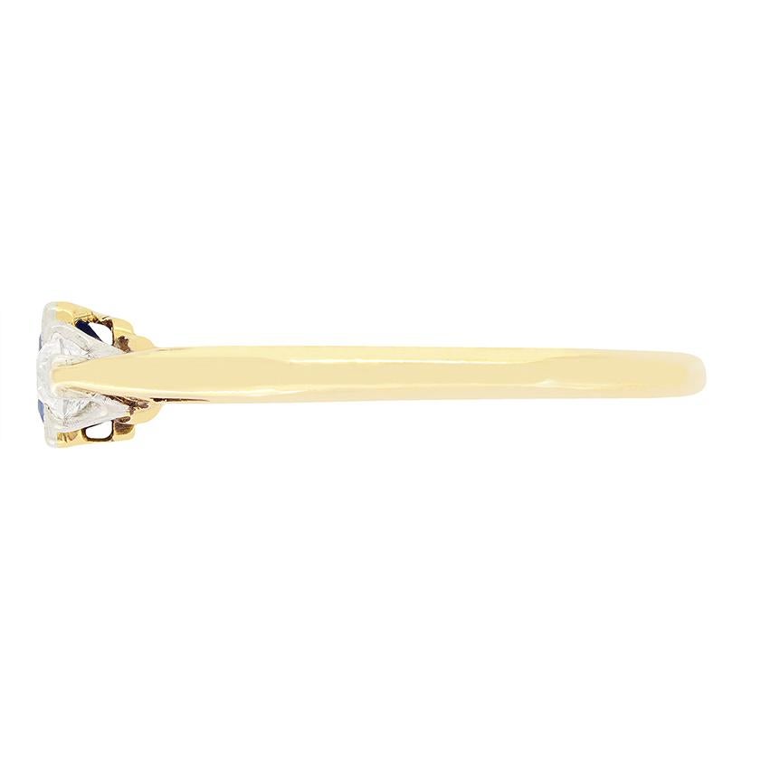 Edoardiano Anello a trilogia con zaffiro e diamante da 0,40 carati, Edwardiano, 1910 ca. in vendita