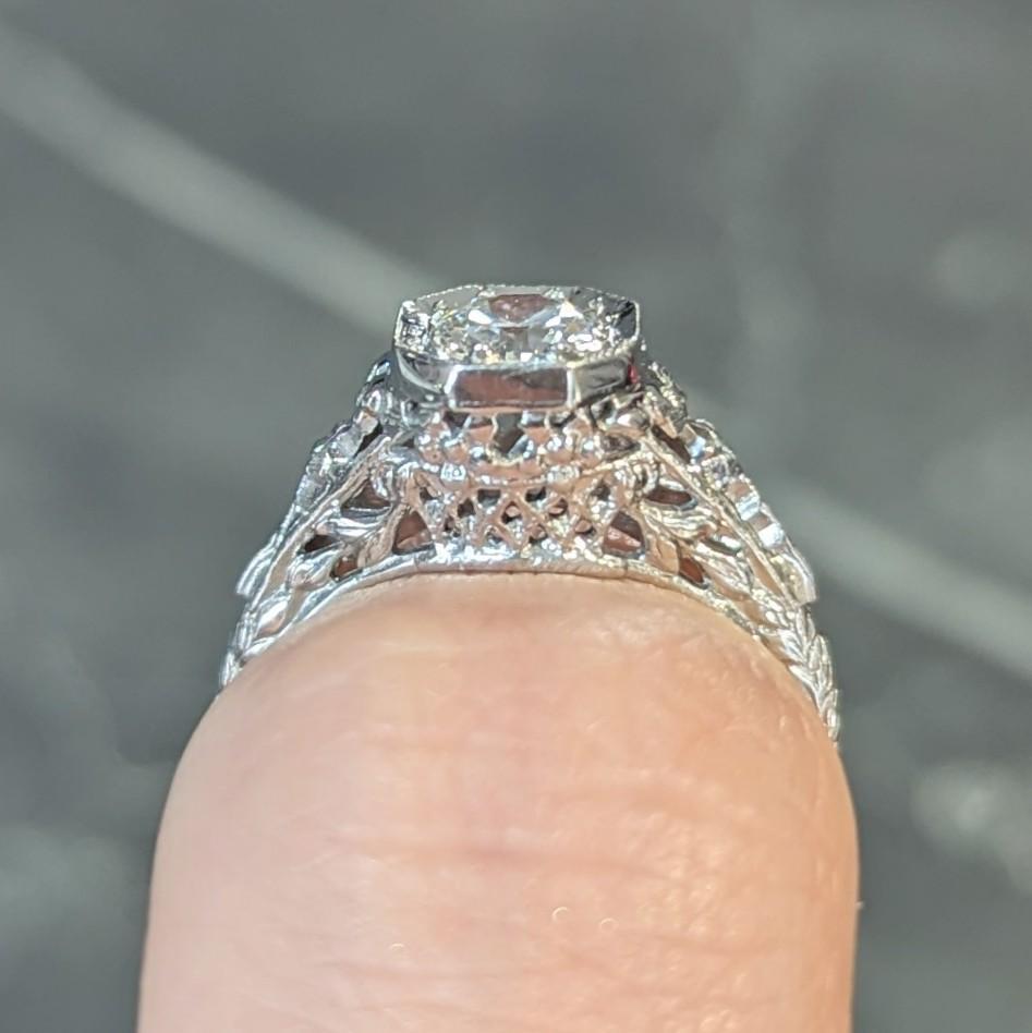 Edwardian 0.45 CTW Old European Diamond Platinum Bow Basket Engagement Ring For Sale 8