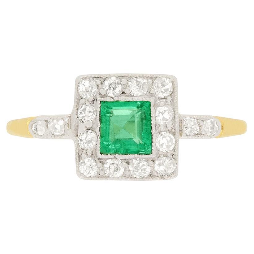Edwardianischer 0,50 Karat Smaragd- und Diamant-Cluster-Ring, ca. 1910er Jahre