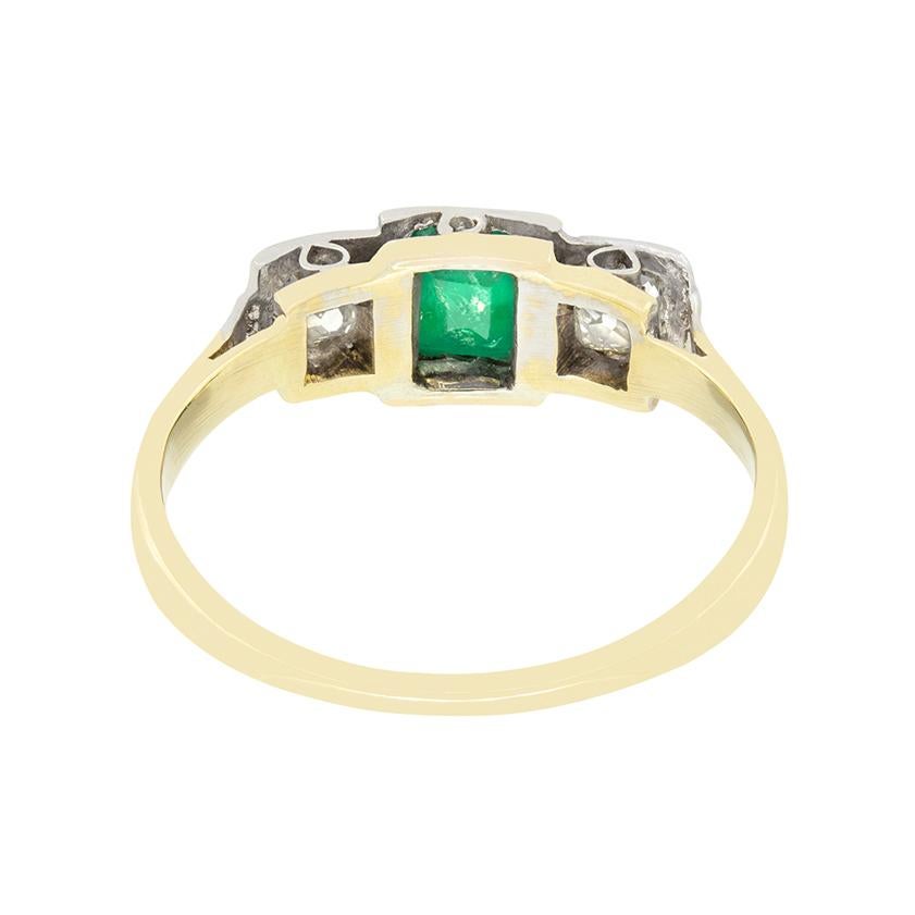 Edwardian 0.50ct Emerald and Diamond Trilogy Ring, c.1910s im Zustand „Gut“ im Angebot in London, GB