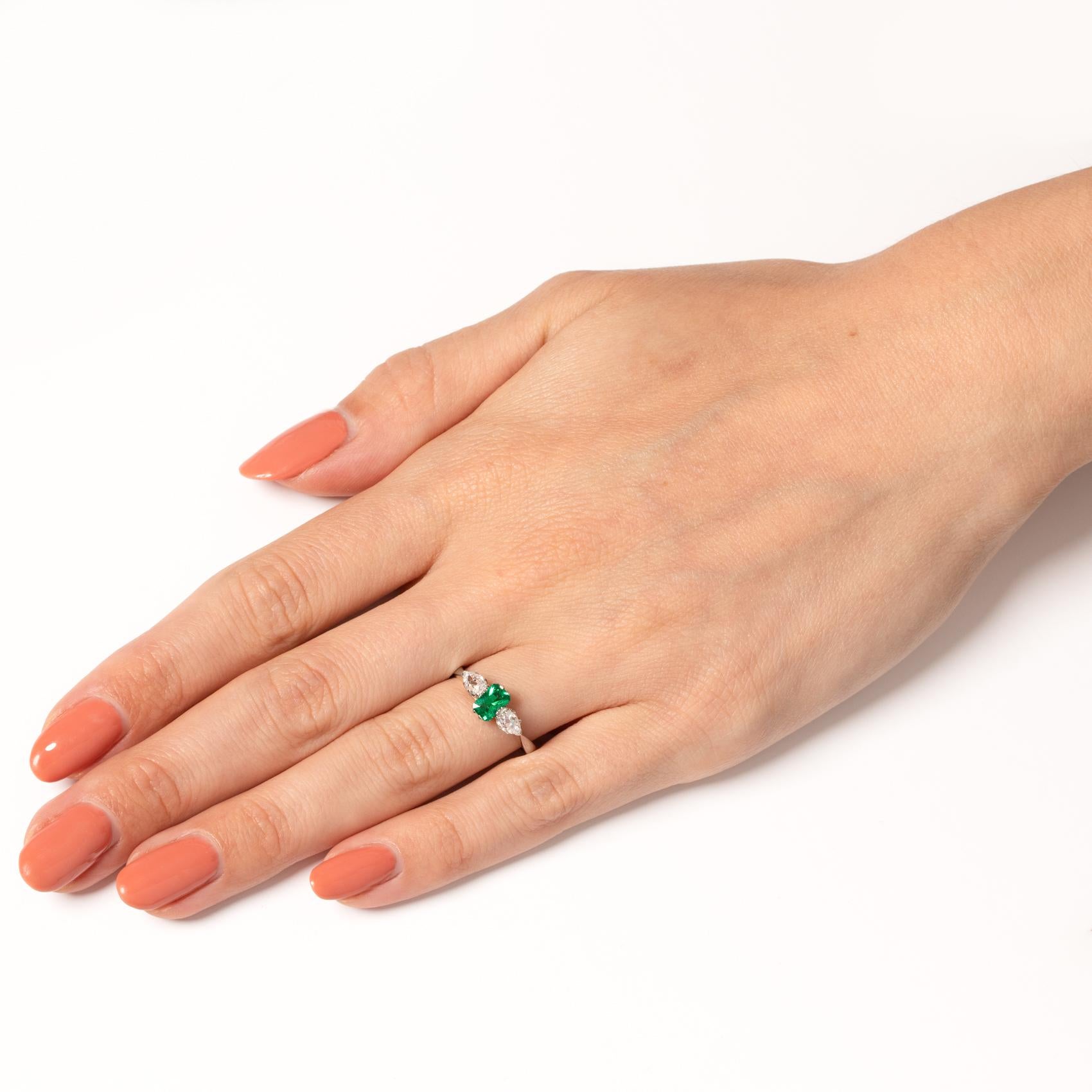 Women's or Men's Edwardian 0.50ct Emerald and Diamond Trilogy Ring, c.1910s For Sale