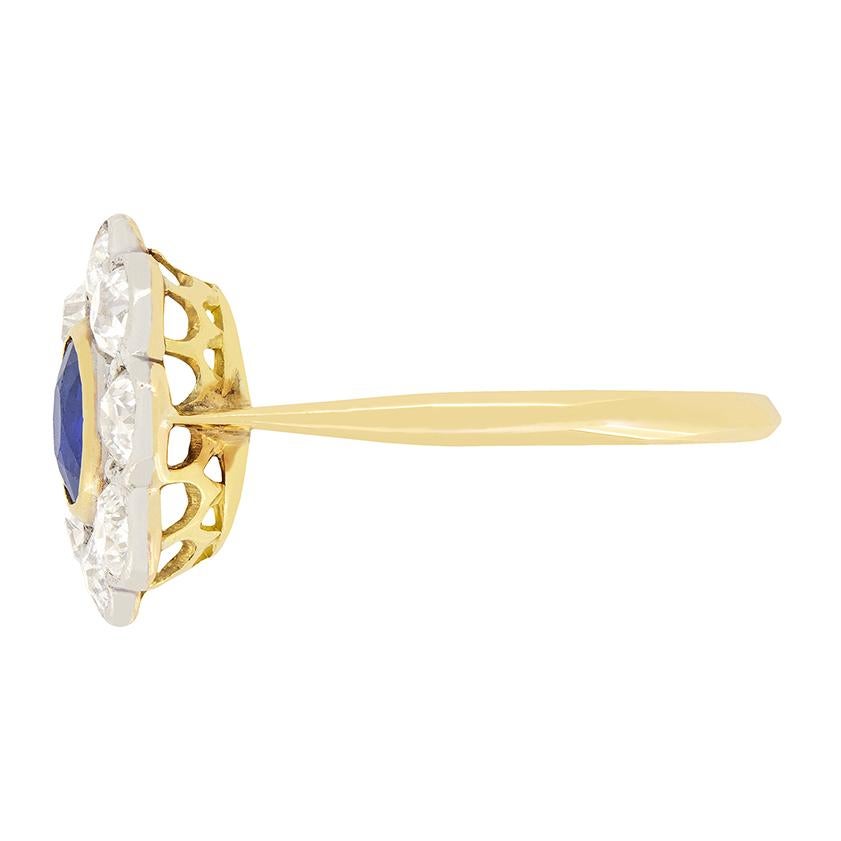 Edwardianischer 0,50 Karat Saphir- und Diamant-Cluster-Ring, ca. 1910er Jahre (Antiker Kissenschliff) im Angebot