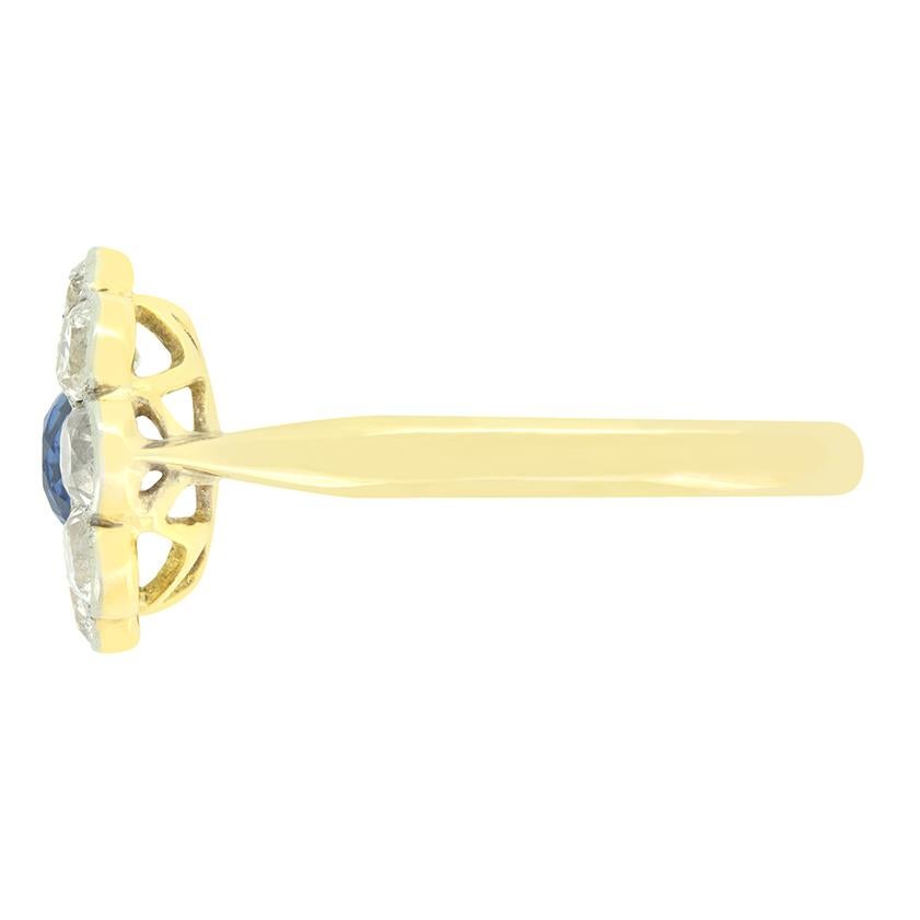Edwardian 0.50ct Saphir und Diamant Daisy Cluster Ring, ca. 1910 (Alteuropäischer Schliff) im Angebot