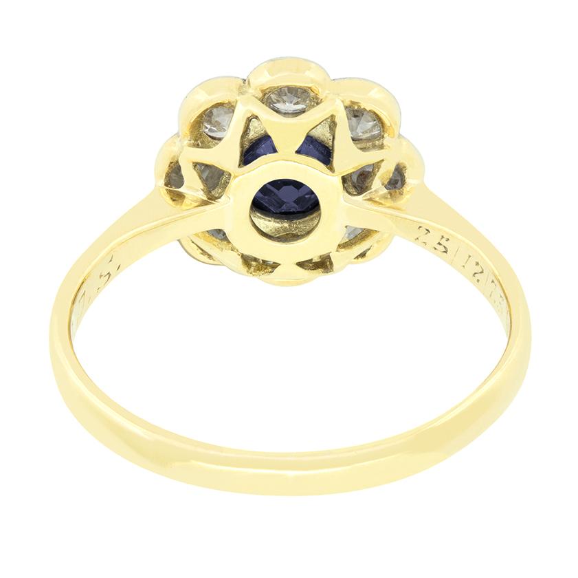 Edwardian 0.50ct Saphir und Diamant Daisy Cluster Ring, ca. 1910 im Zustand „Gut“ im Angebot in London, GB
