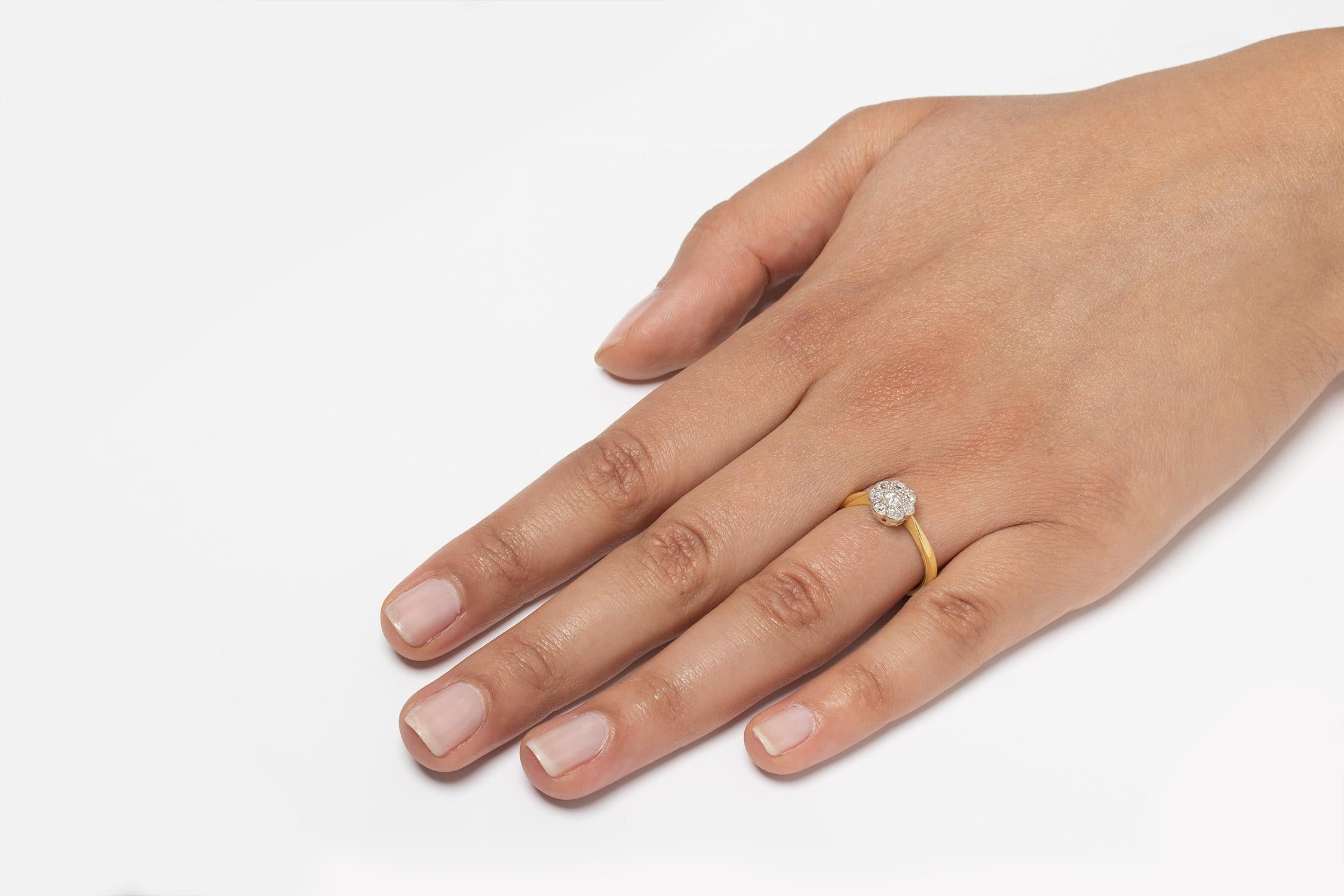 Anillo eduardiano en racimo de margaritas con diamantes talla antigua de 0,55 quilates, hacia 1910 en Bueno estado para la venta en London, GB