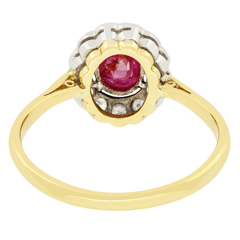 Edwardian 0.55ct Ruby and Diamond Halo Ring, c.1910s In Good Condition For Sale In London, GB