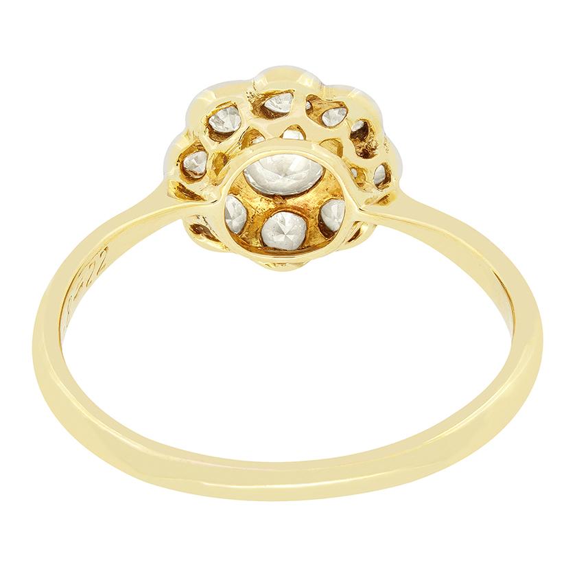 Edwardian 0.60ct Diamond Cluster Ring, c.1910s In Good Condition In London, GB