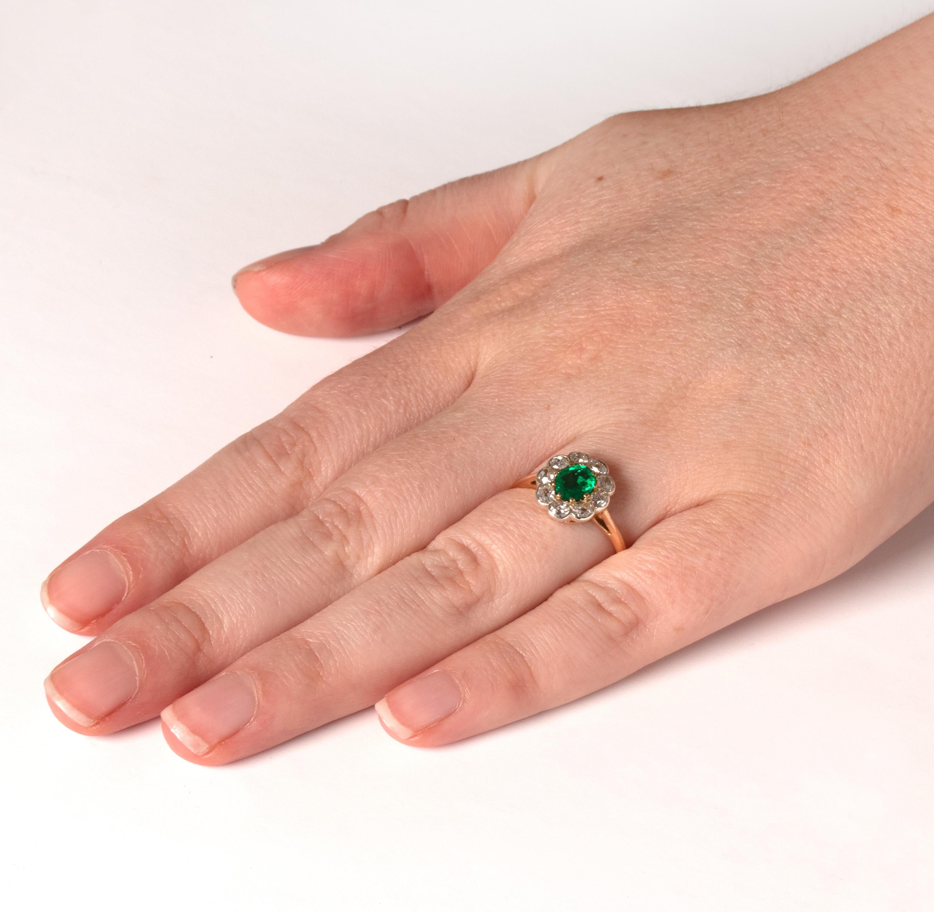 Women's Edwardian 0.60ct Emerald and Diamond Cluster Ring, c.1910s For Sale