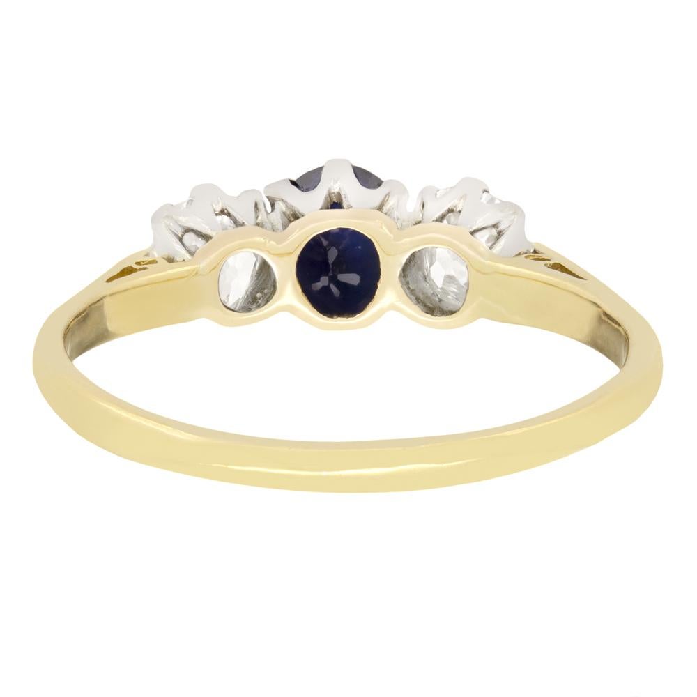 Edwardian 0.60ct Sapphire and Diamond Trilogy Ring, c.1910s In Good Condition In London, GB