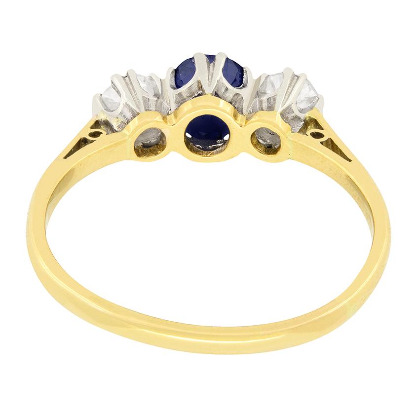 Edwardian 0.70ct Sapphire and Diamond Trilogy Ring, c.1910s In Good Condition In London, GB