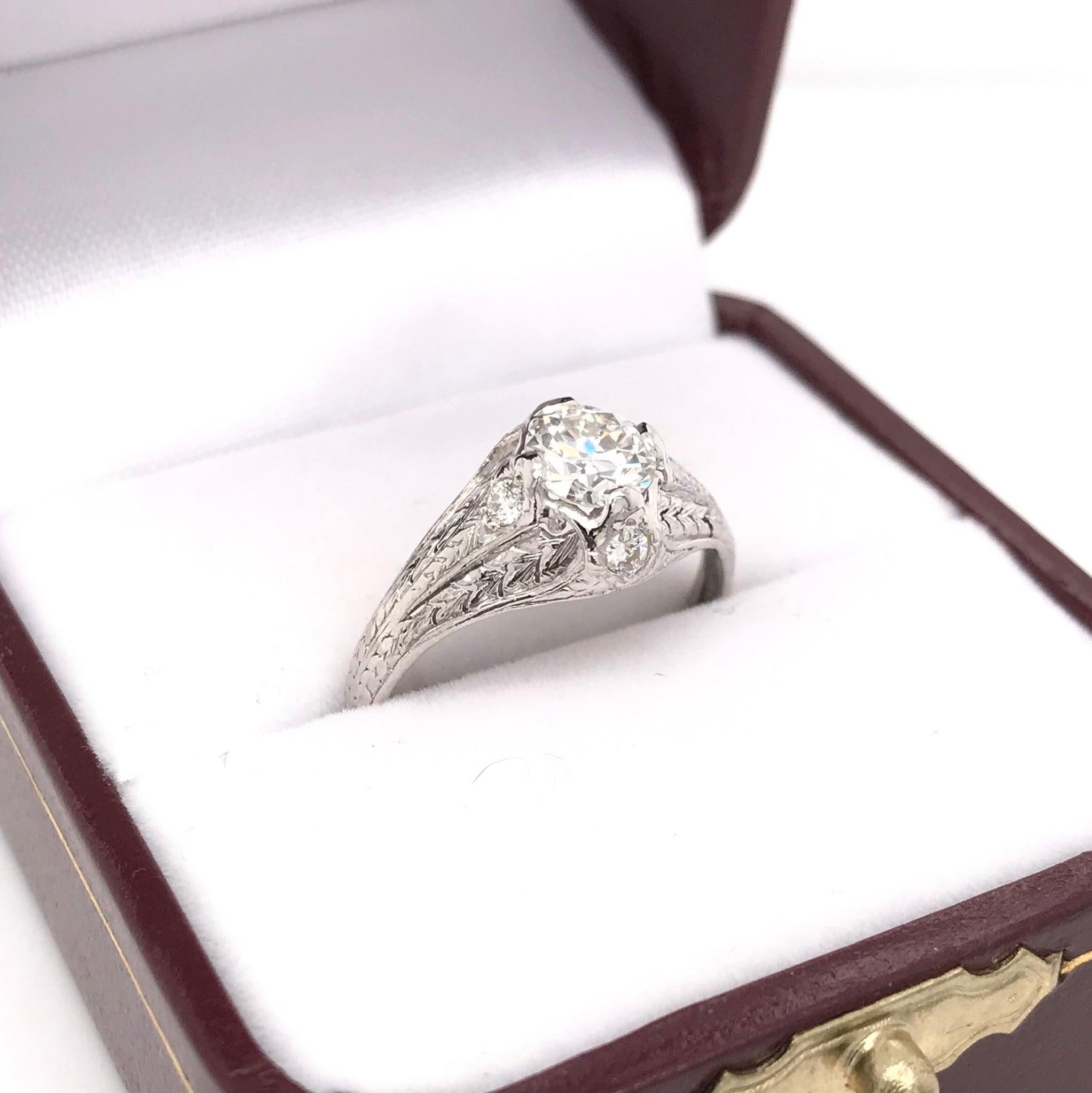 Solitär-Ring aus Platin mit 0,71 Karat Diamant und Platin im edwardianischen Stil im Angebot 1
