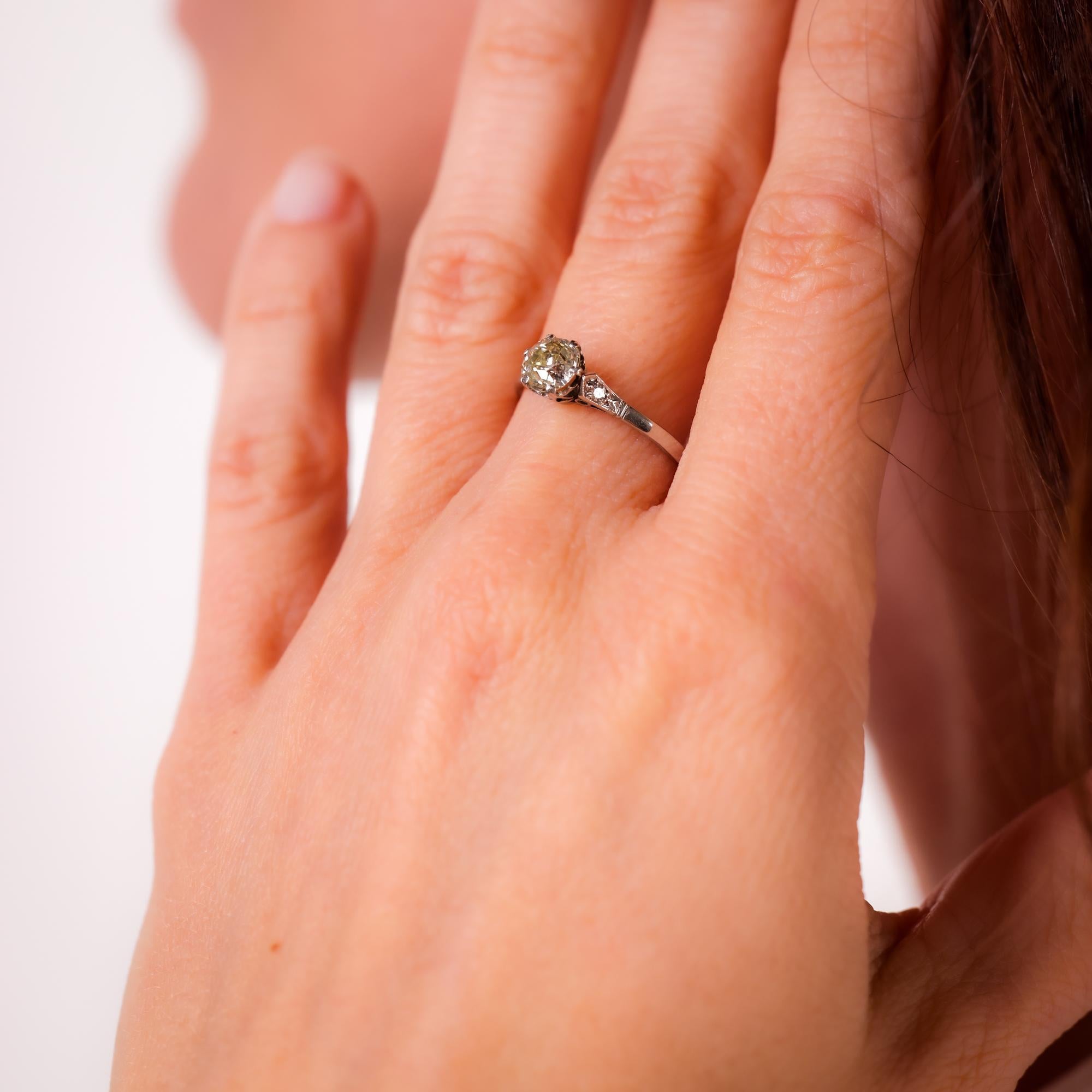 Anillo eduardiano solitario de diamantes en platino de 0,75 quilates Corte europeo antiguo