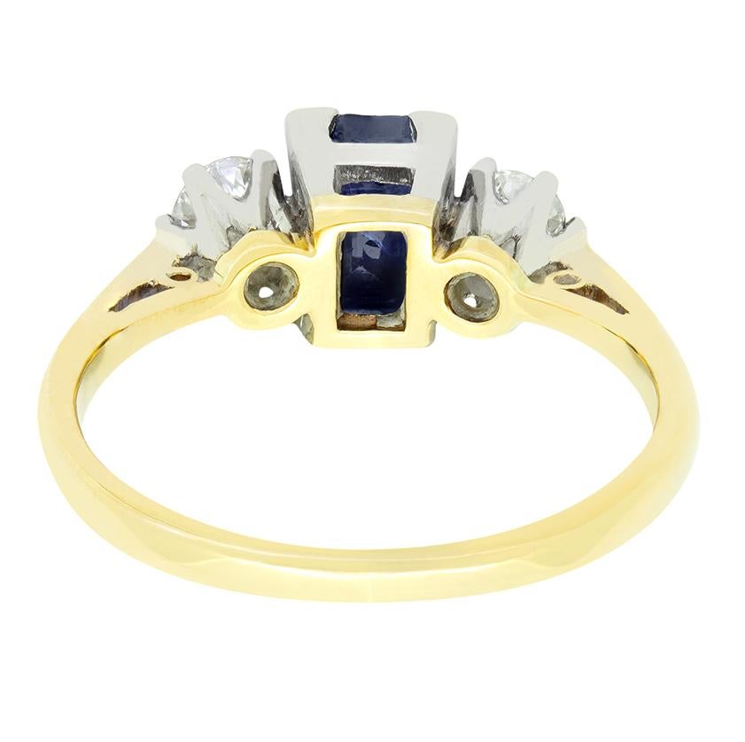 Taglio baguette Anello a trilogia con zaffiro e diamante da 0,75 carati, Edwardiano, 1910 ca. in vendita