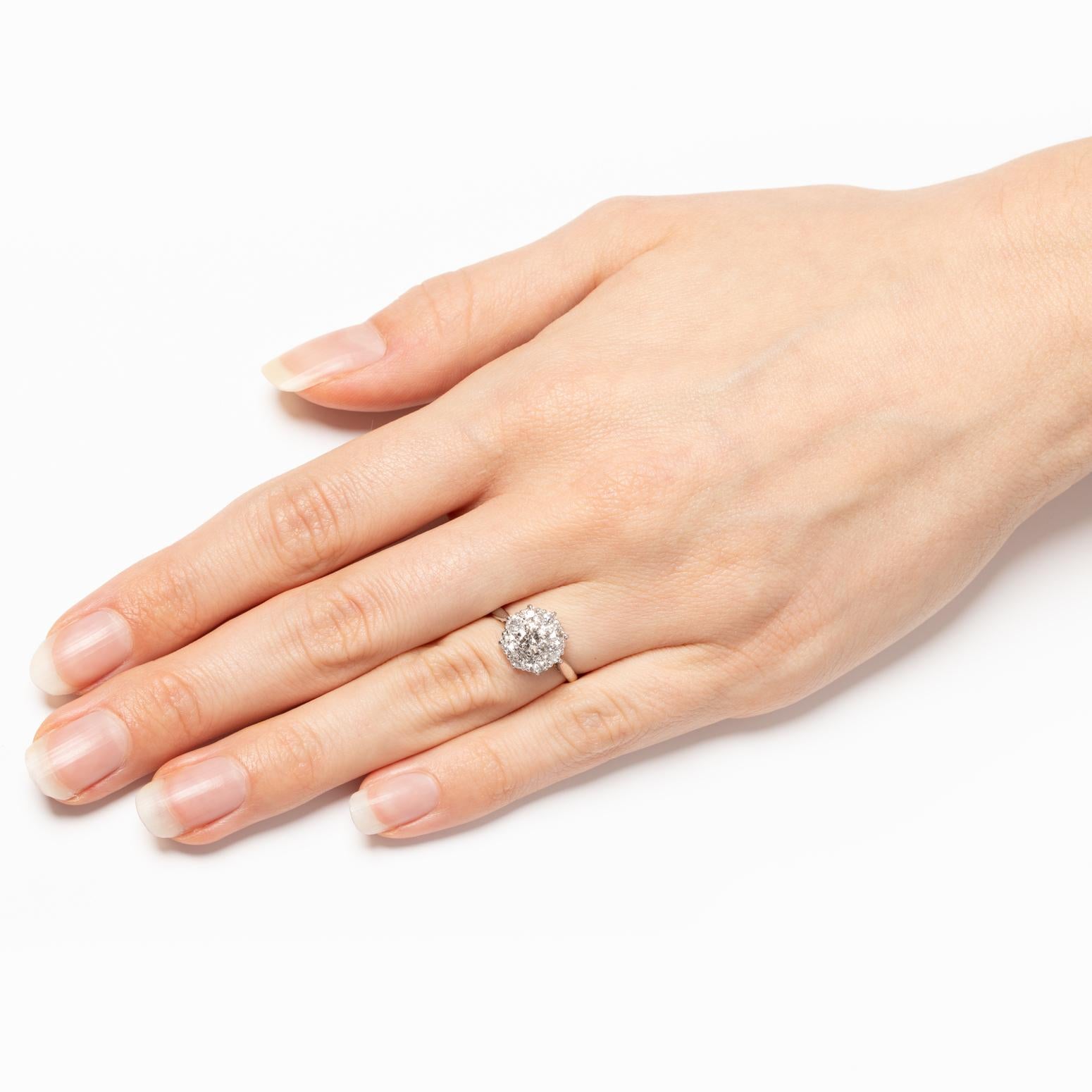 Edwardianischer 0,80ct Diamant-Cluster-Ring, um 1910 Damen im Angebot