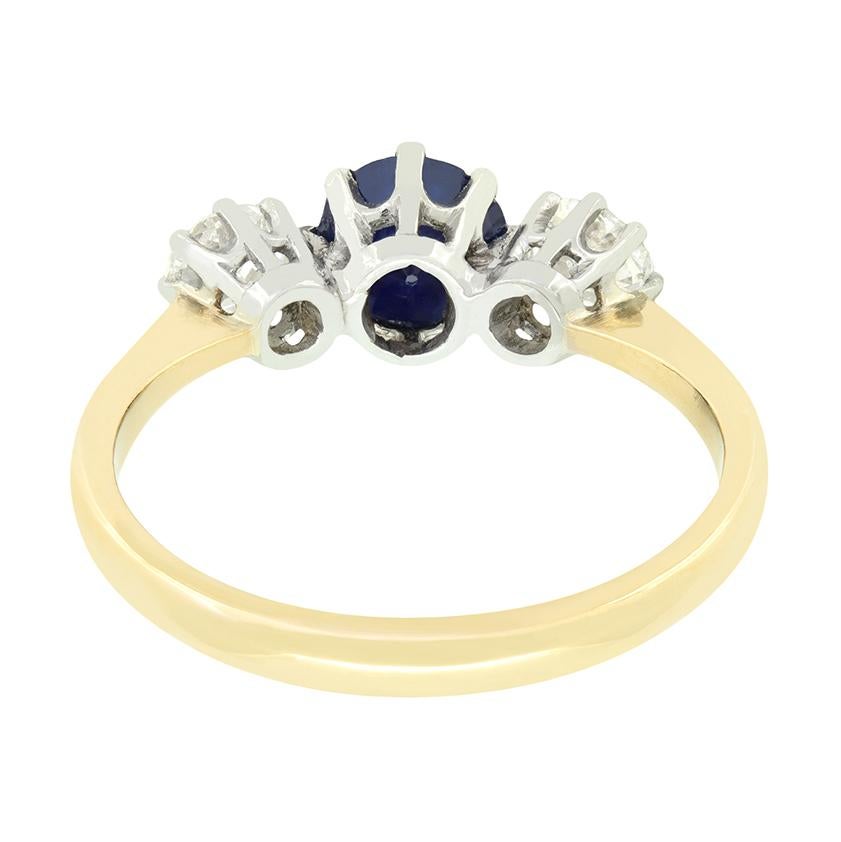 Edwardian 0.85ct Sapphire and Diamond Three Stone, c.1910s In Good Condition For Sale In London, GB