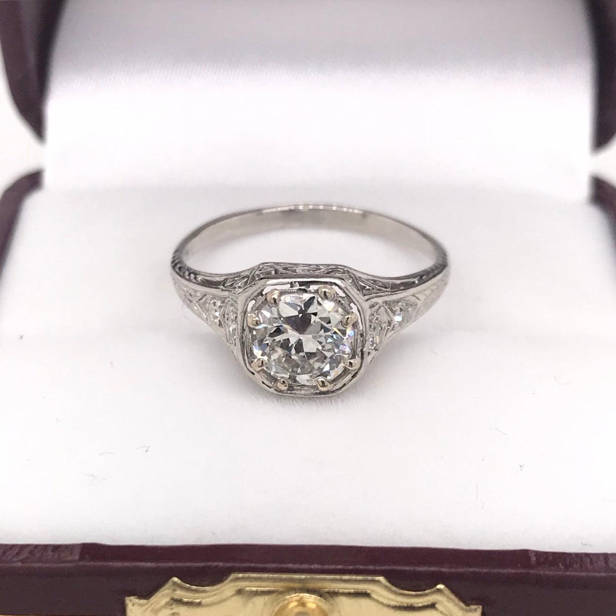 Bague de fiançailles édouardienne en platine avec diamant de 0,9 carat Bon état - En vente à Montgomery, AL