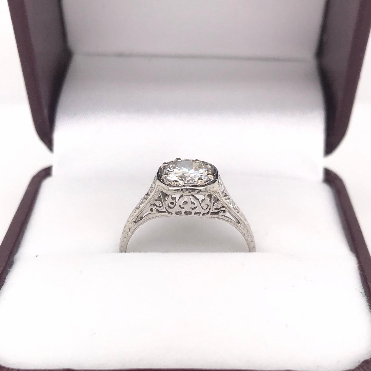 Bague de fiançailles édouardienne en platine avec diamant de 0,9 carat en vente 1