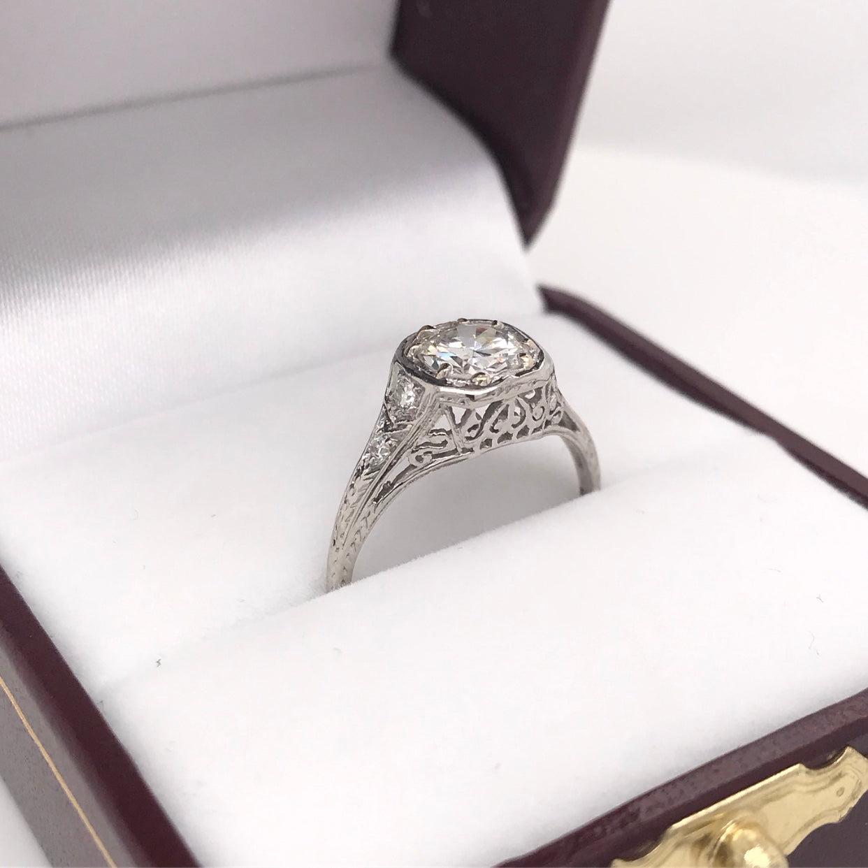 Edwardian 0.9 Carat Diamond Platinum Engagement Ring For Sale 3