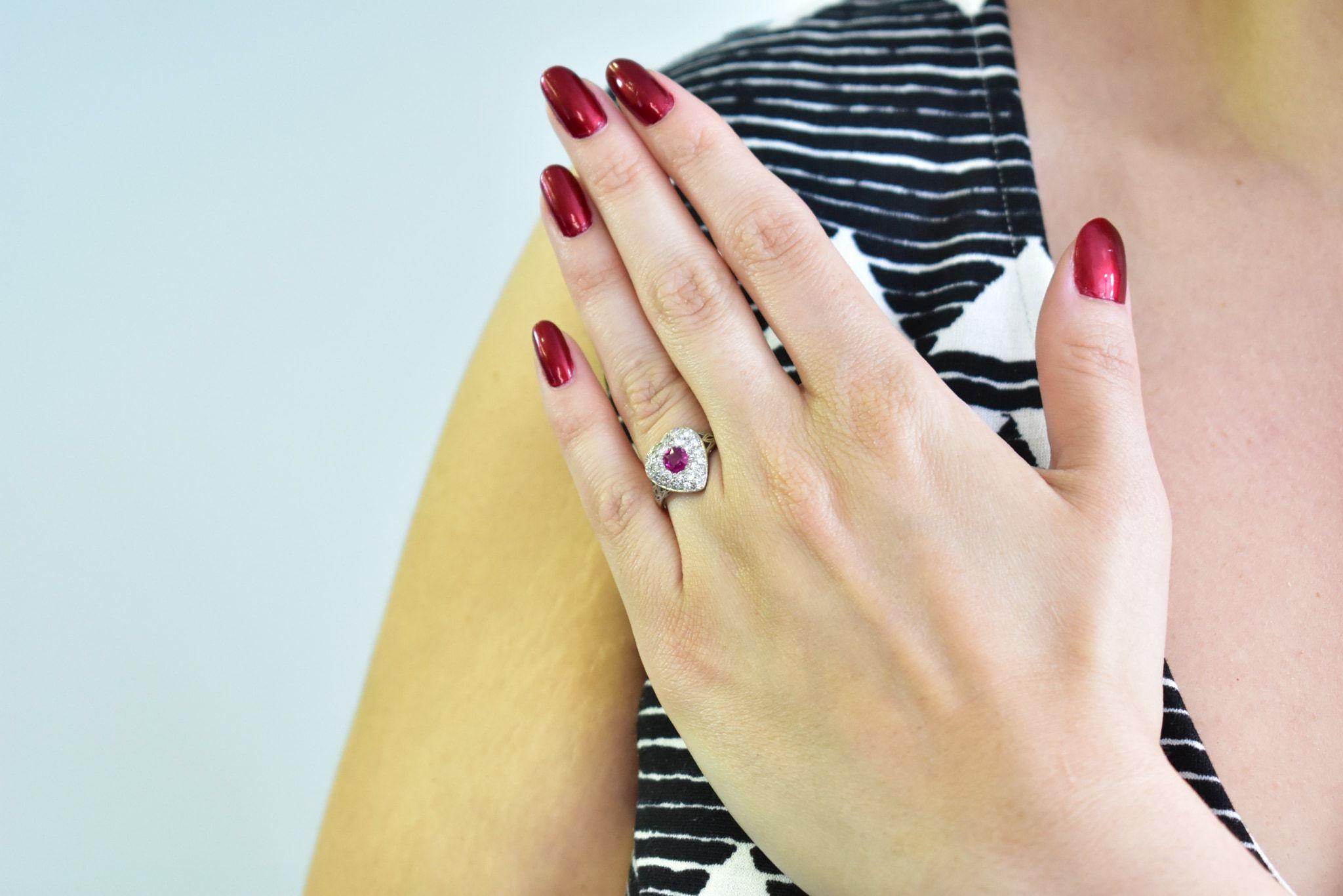 Edwardian Burma Ruby Diamond Platinum-Topped 14 Karat Gold Heart Ring 3