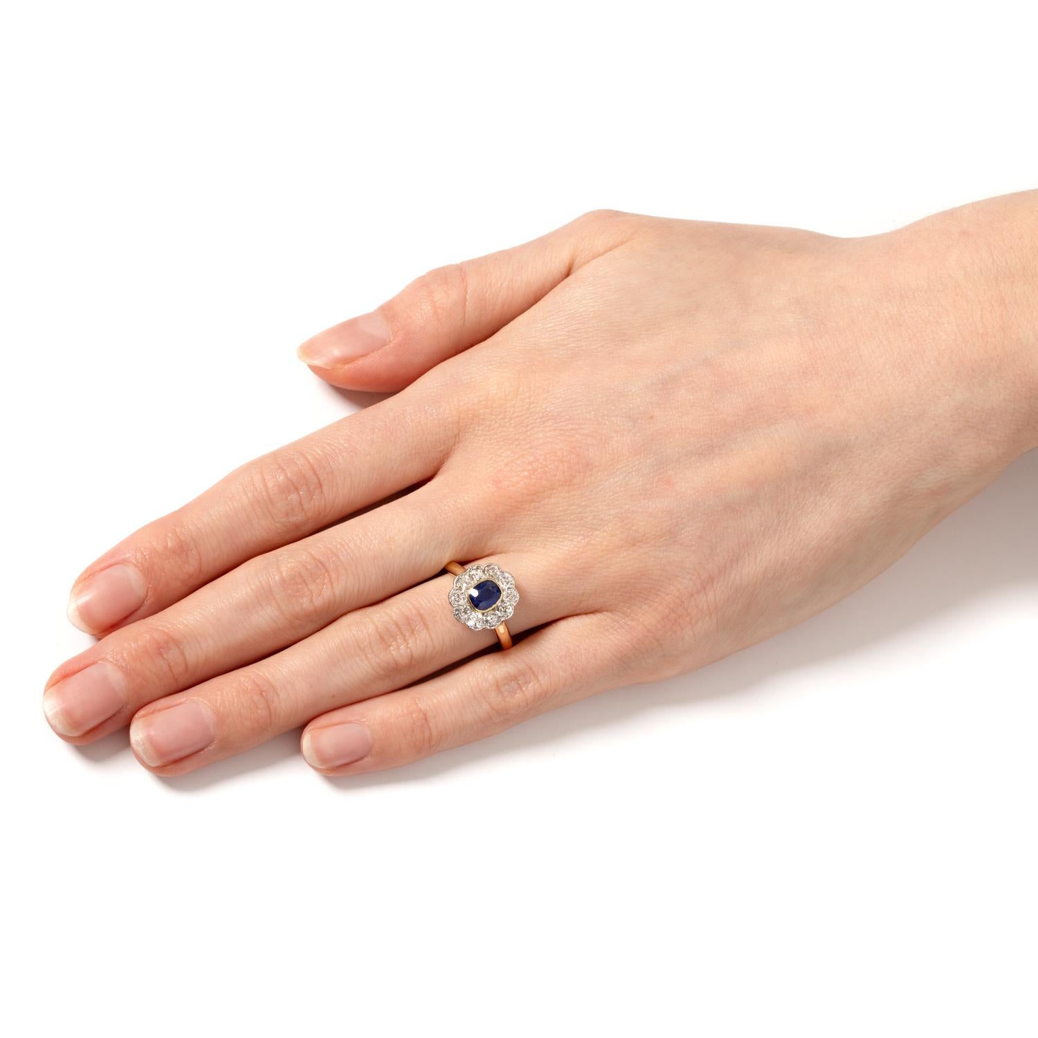 Edwardianischer 0,90 Karat Saphir- und Diamant-Cluster-Ring, ca. 1910er Jahre Damen im Angebot