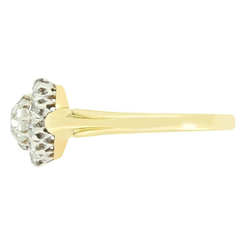 Edwardianischer 0,93ct Diamant-Cluster-Ring, um 1910 (Alteuropäischer Schliff) im Angebot