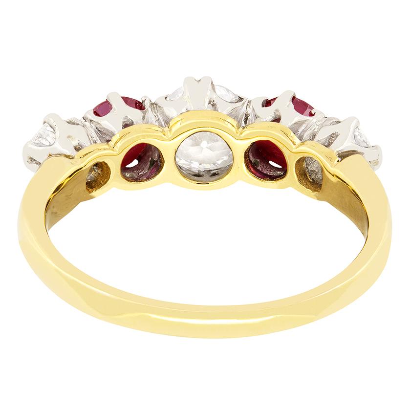 Edwardian 0.95ct Diamond and Ruby Five Stone Ring, c.1910s In Good Condition For Sale In London, GB