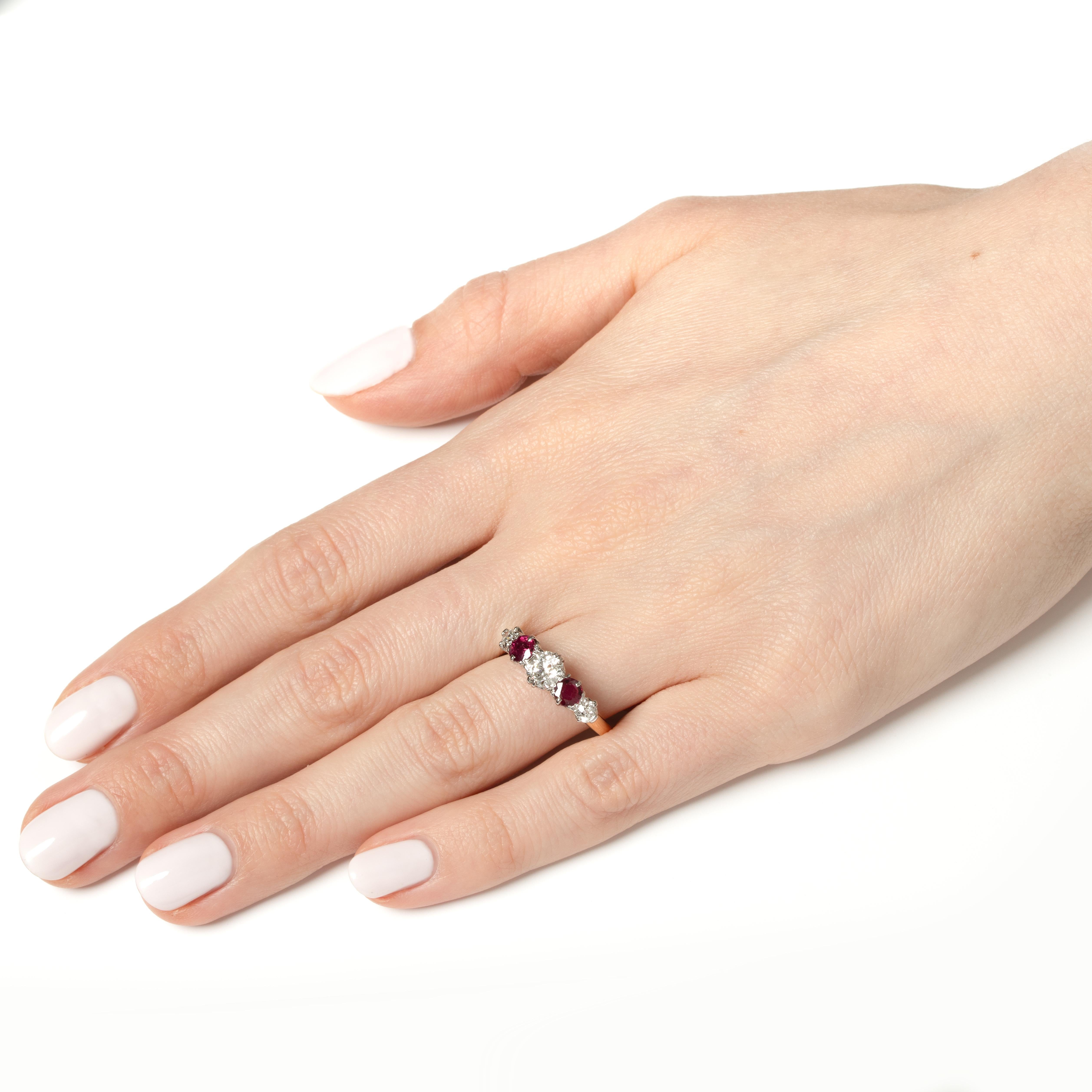 Women's or Men's Edwardian 0.95ct Diamond and Ruby Five Stone Ring, c.1910s For Sale