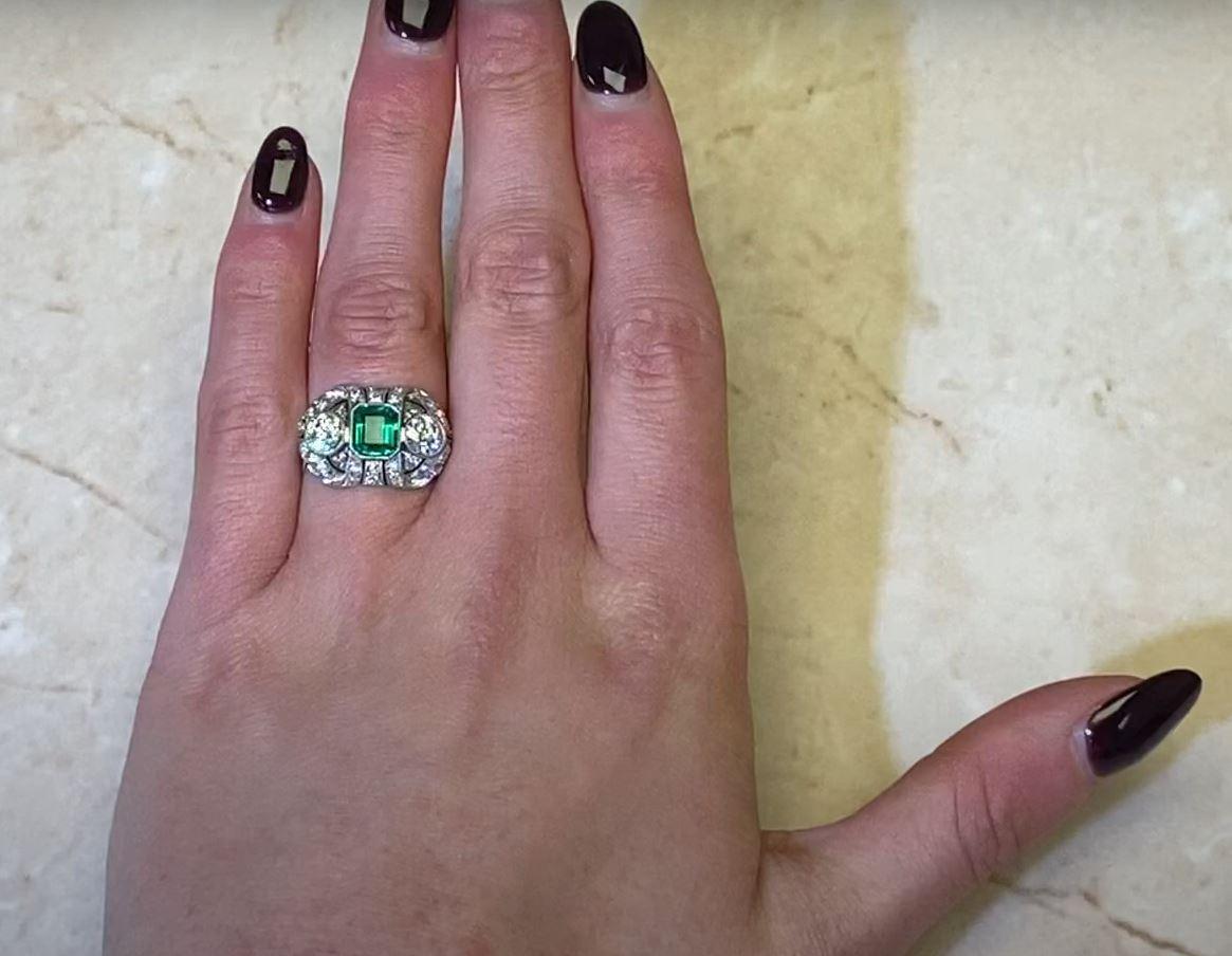 Edwardian 1.00 Carat Emerald-Cut Columbian Emerald Ring, H-I Color Diamonds For Sale 5