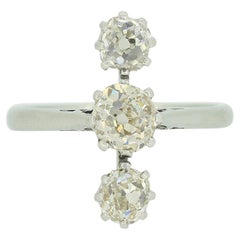 Anillo eduardiano de tres piedras con diamantes talla antigua de 1,00 quilates
