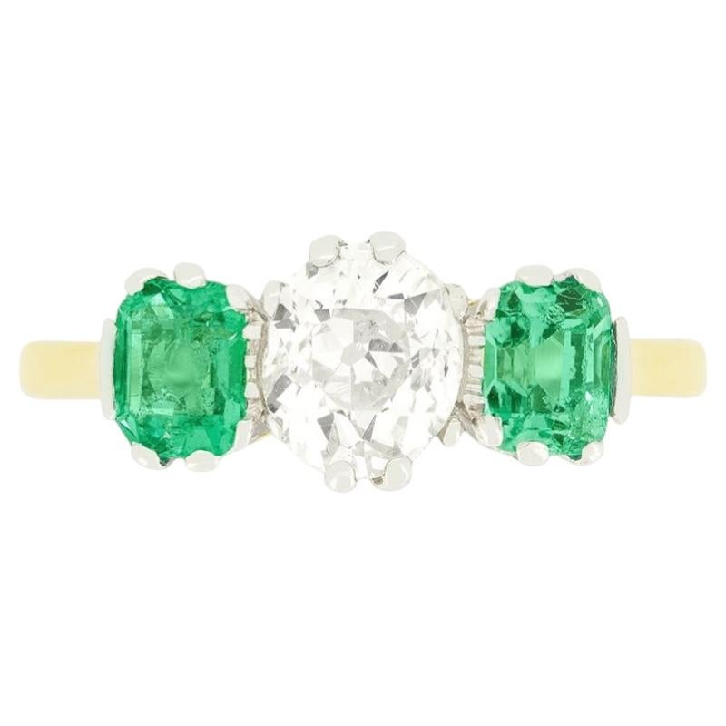 Edwardianischer 1,00ct Diamant und Smaragd Trilogie Ring, um 1910 im Angebot