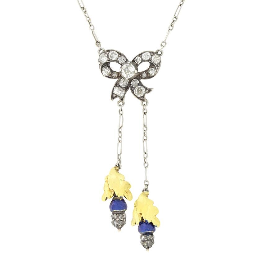 Edwardian 1.00ct Diamond Bow Necklace, c.1910s In Good Condition For Sale In London, GB