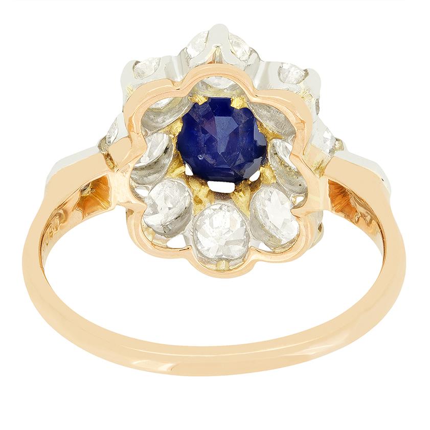Edwardian 1.00ct Sapphire and Diamond Cluster Ring, c.1910s In Good Condition For Sale In London, GB