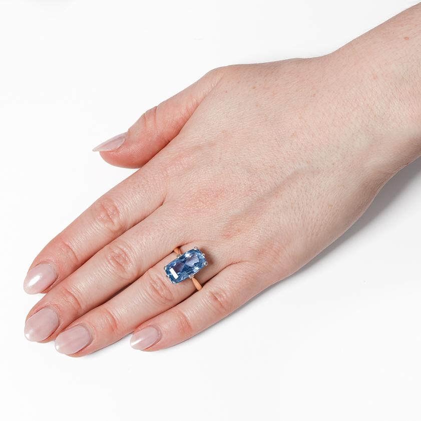 Women's or Men's Edwardian 10.20ct Sapphire Solitaire Ring, c.1915 For Sale
