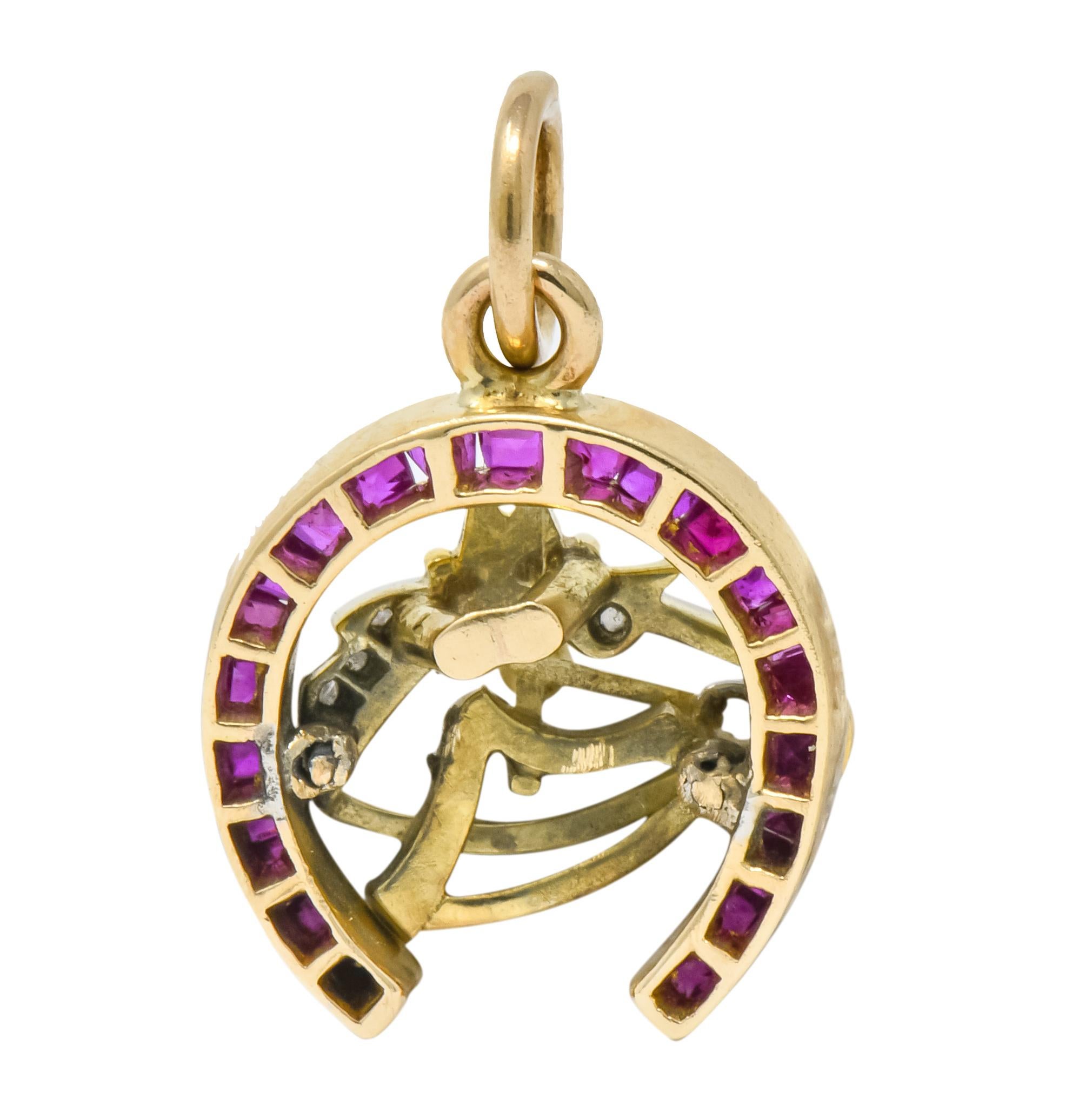 Edwardian 1.03 Carat Ruby Diamond 18 Karat Gold Platinum Horseshoe Horse Charm für Damen oder Herren