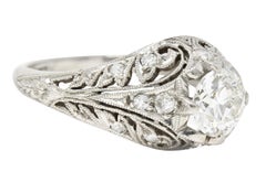 Verlobungsring aus Platin mit 1,06 Karat Diamant im alteuropäischen Schliff und Efeu