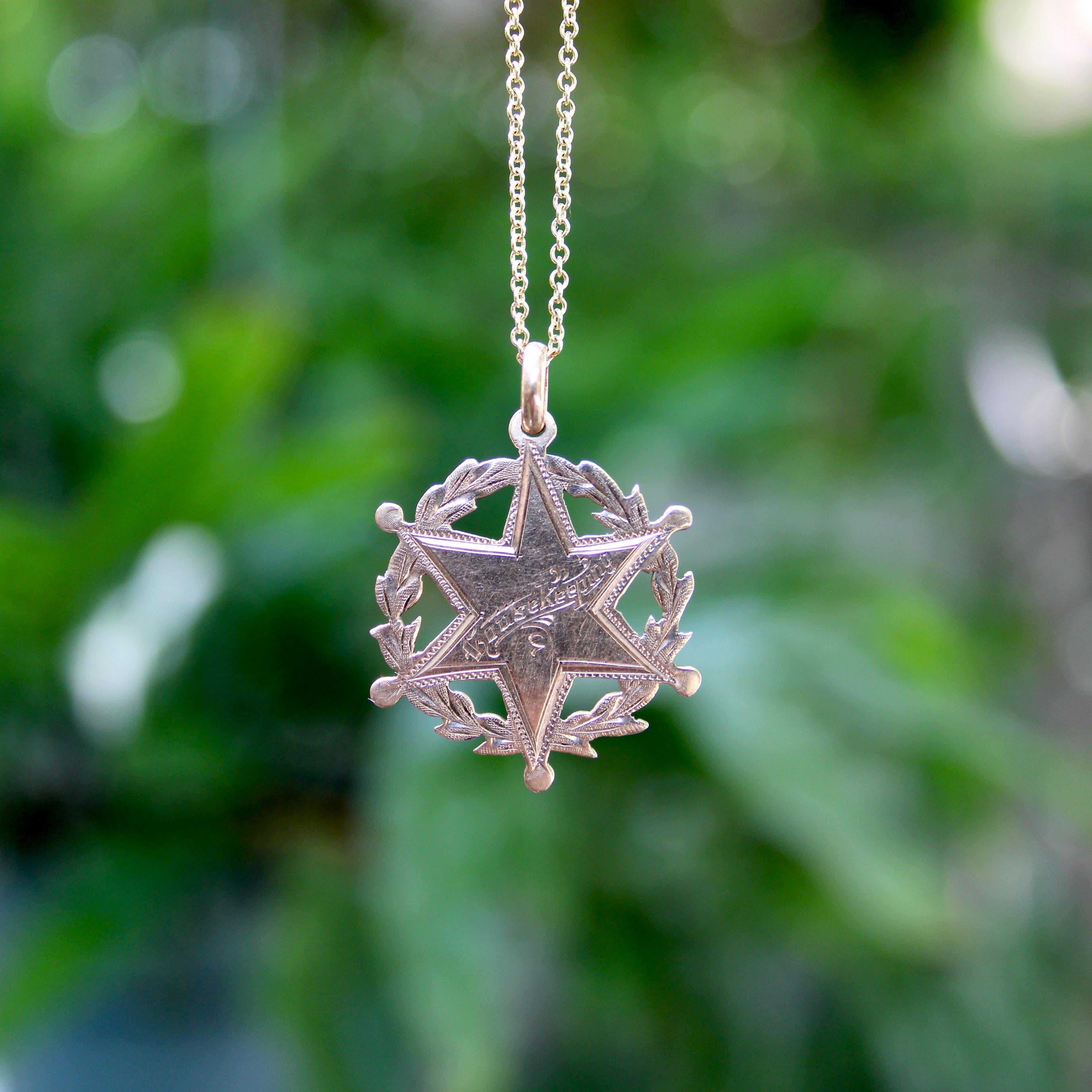 Pendentif médaillon de ménage en or rose 10k de l'époque édouardienne, vers 1902 en vente 2