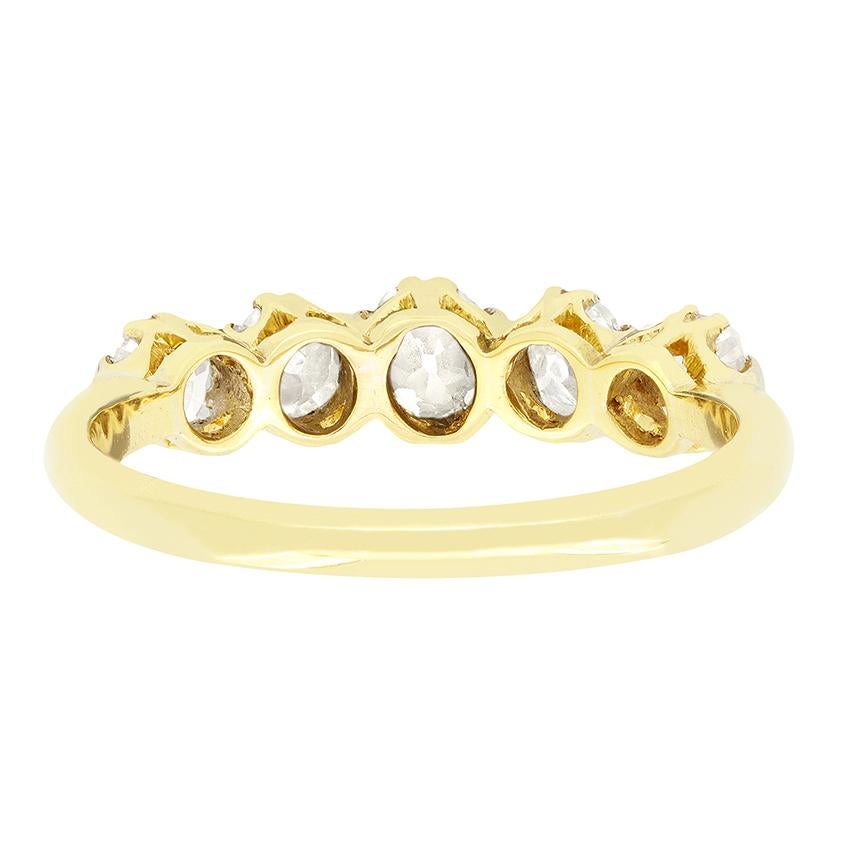 Taglio antico europeo Anello edoardiano con cinque pietre e diamanti da 1,20 carati, 1910 ca. in vendita