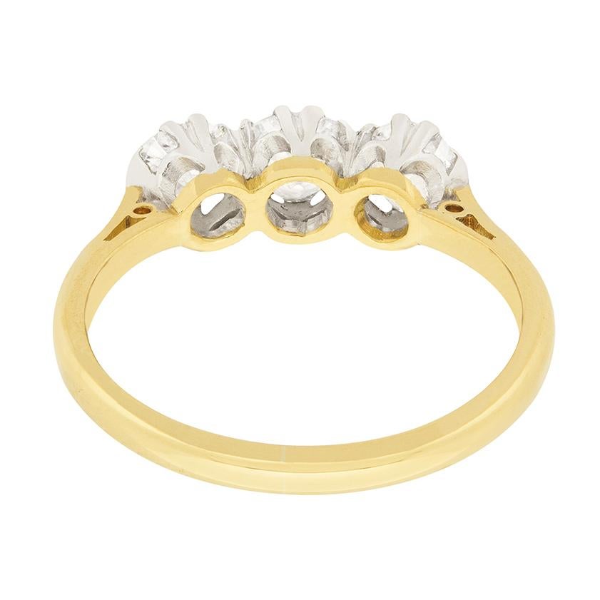 Edwardian 1.20 Carat Diamond Three-Stone Ring, circa 1910s In Good Condition In London, GB