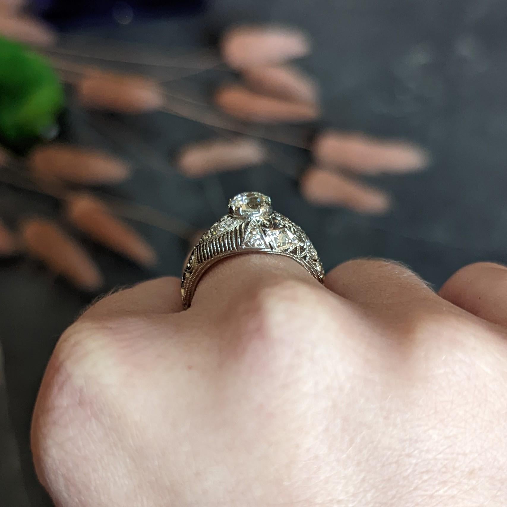 Verlobungsring mit Schnörkeln aus Platin mit 1,25 Karat Diamant im alten Minenschliff im Edwardianischen Stil im Angebot 7