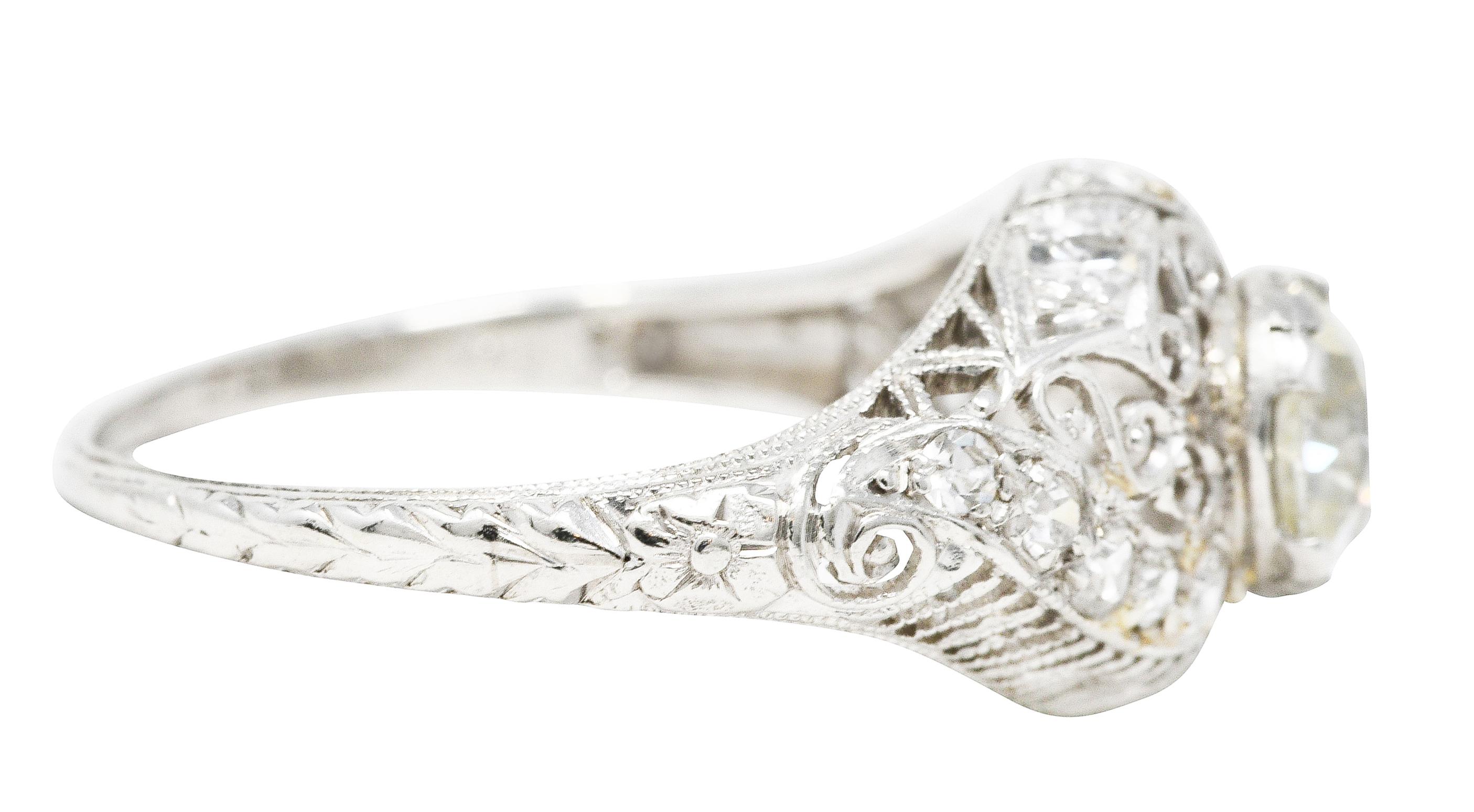 Verlobungsring mit Schnörkeln aus Platin mit 1,25 Karat Diamant im alten Minenschliff im Edwardianischen Stil (Alteuropäischer Brillantschliff) im Angebot